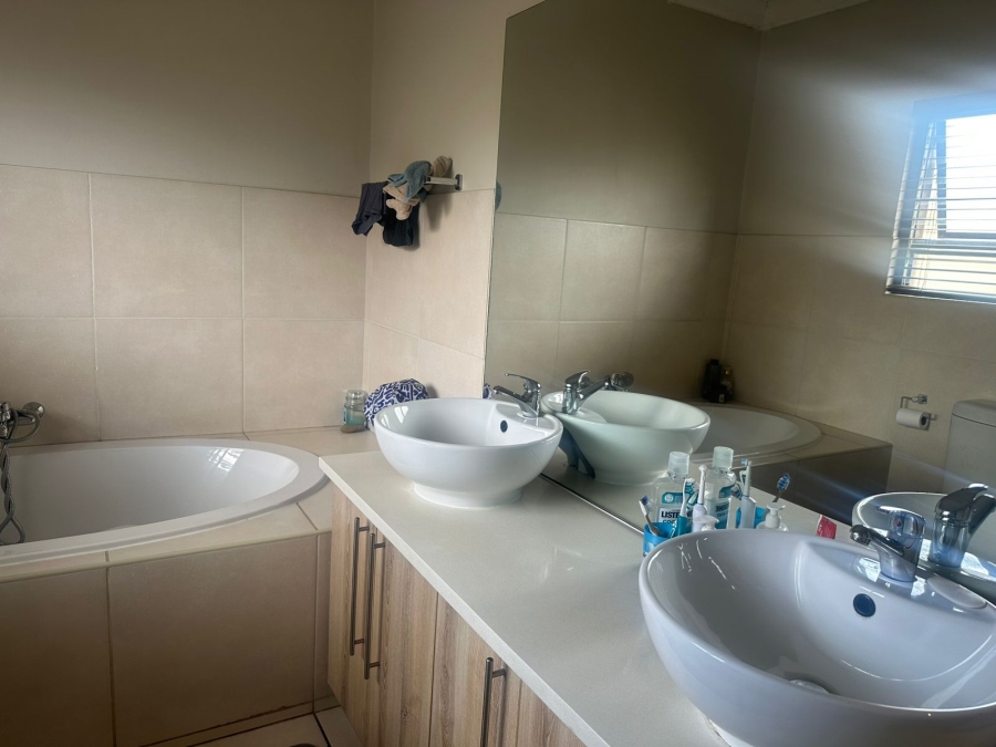 To Let 4 Bedroom Property for Rent in Boschdal North West